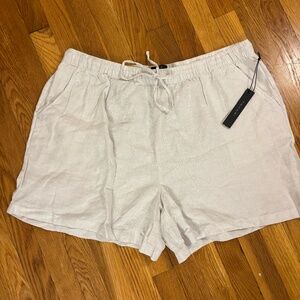 Brand New With Tags Women's Tahari 100% Silk White Shorts Size 2X